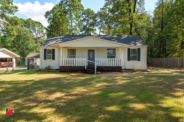 2.59 Acres of Land with Home for Sale in Shreveport, Louisiana
