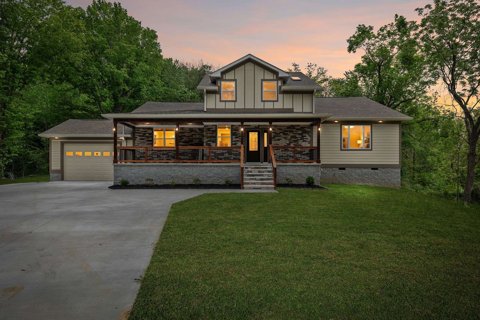 2.4 Acres of Land with Home for Sale in Bethpage, Tennessee