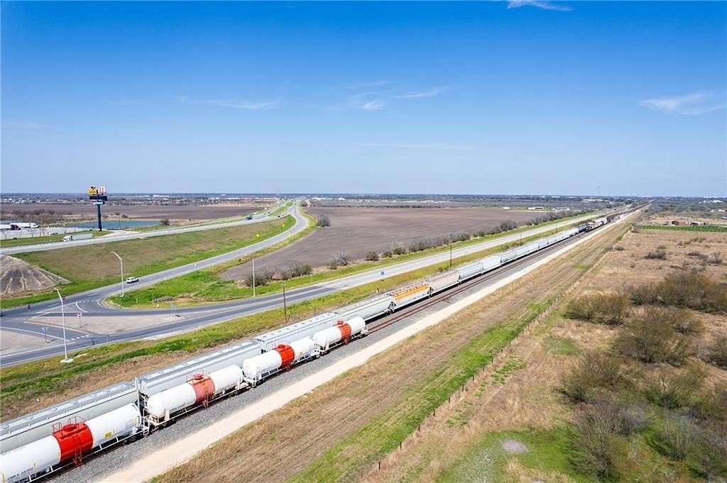 198 Acres of Land for Sale in Sinton, Texas