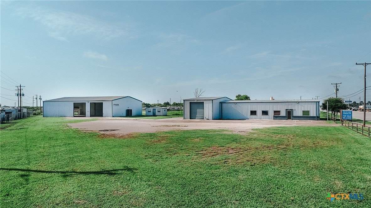 1.55 Acres of Improved Commercial Land for Sale in Victoria, Texas