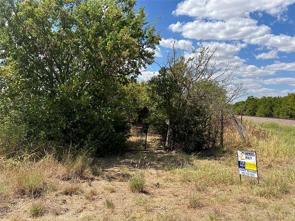 1.5 Acres of Land for Sale in Henrietta, Texas