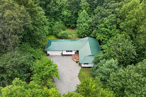 1.5 Acres of Land with Home for Sale in Monterey, Tennessee