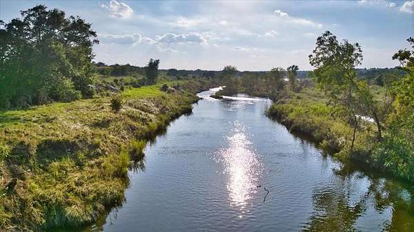 33 Acres of Recreational Land for Sale in Hext, Texas