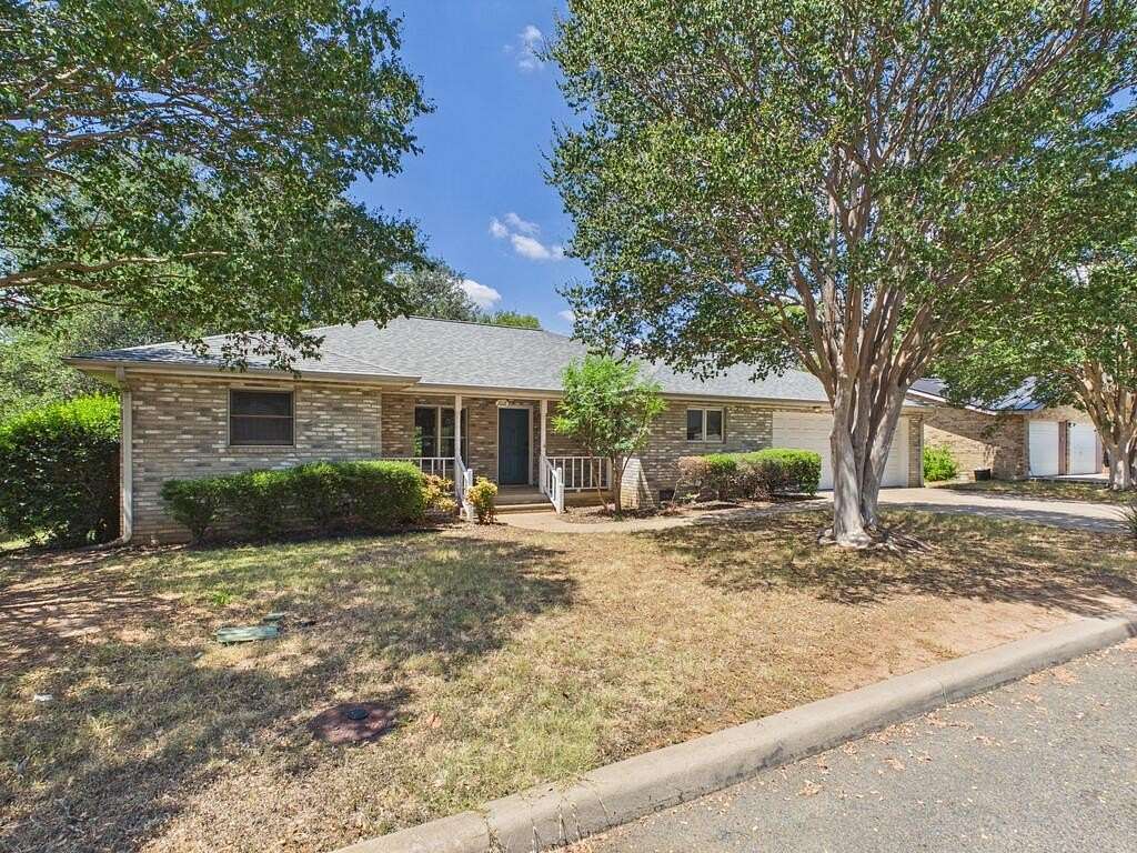 25 Acres of Recreational Land with Home for Lease in Fredericksburg, Texas
