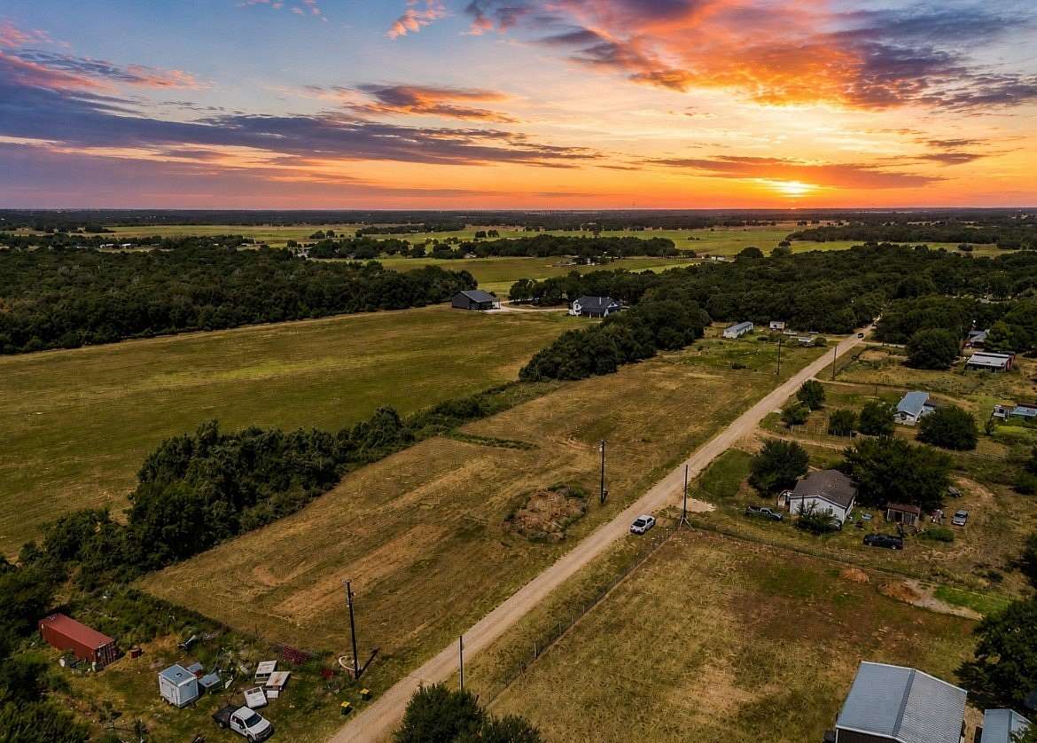 1 Acre of Residential Land for Sale in Gholson, Texas