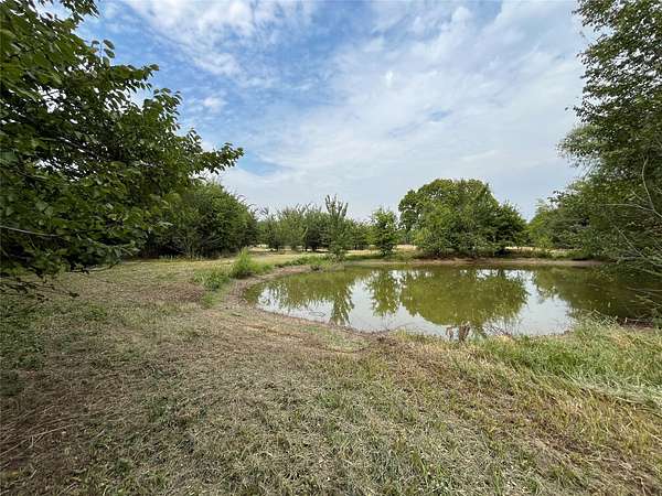 5.63 Acres of Land for Sale in Ravenna, Texas
