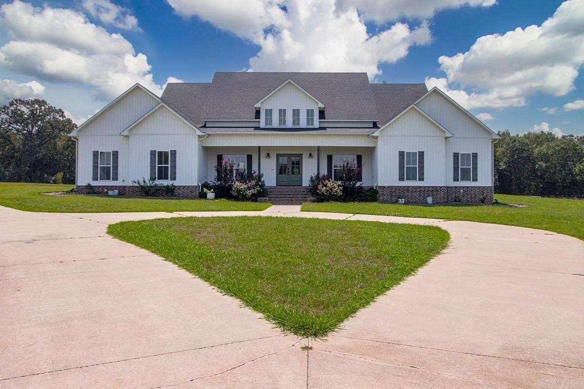 14.3 Acres of Land with Home for Sale in Greenbrier, Arkansas