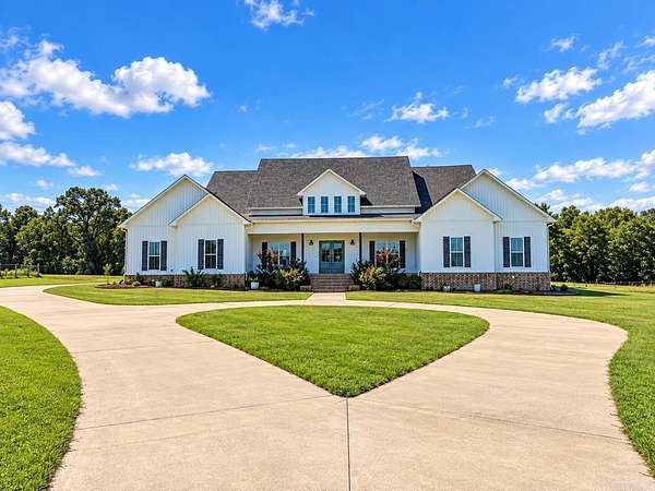 14.3 Acres of Land with Home for Sale in Greenbrier, Arkansas