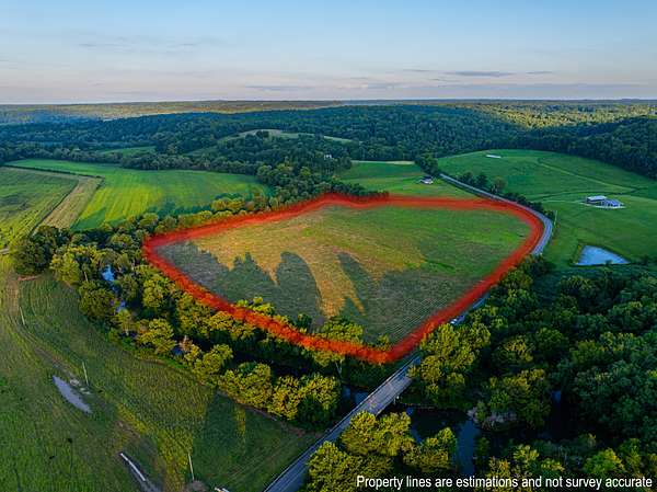 27.9 Acres of Land for Sale in Charlotte, Tennessee