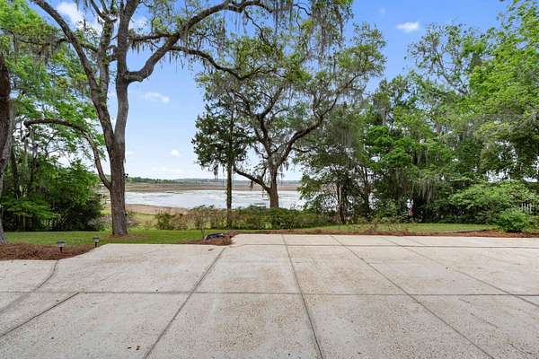 2.13 Acres of Land with Home for Sale in Tallahassee, Florida
