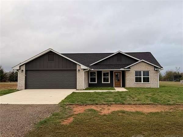 1.78 Acres of Land with Home for Sale in Hugo, Oklahoma