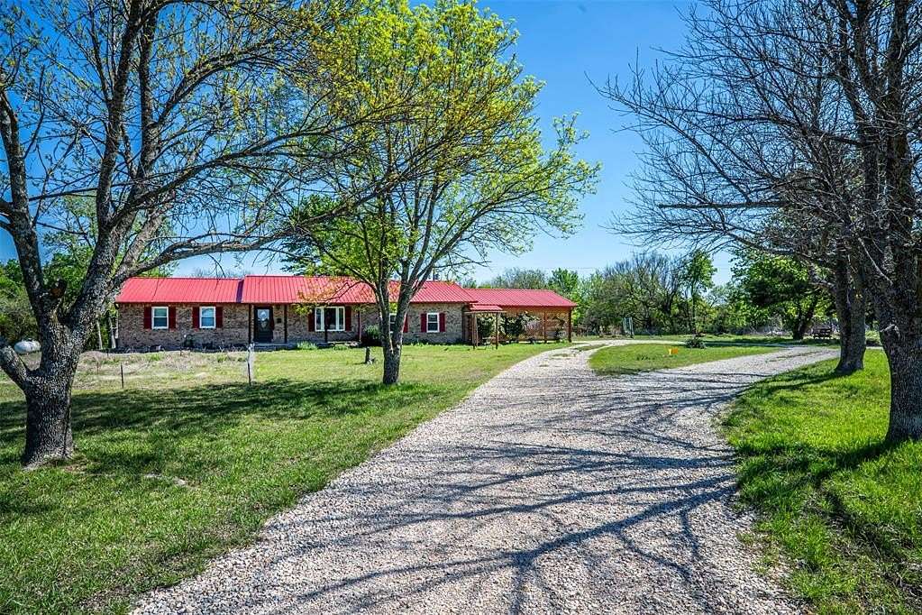 10 Acres of Land with Home for Sale in Stratford, Oklahoma