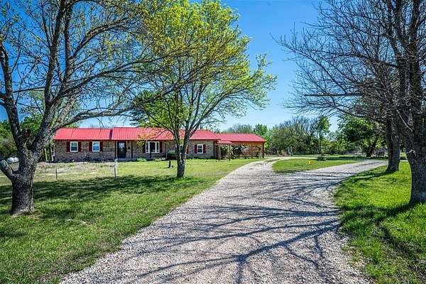 10 Acres of Land with Home for Sale in Stratford, Oklahoma
