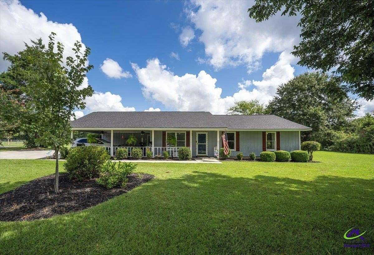 1.6 Acres of Land with Home for Sale in Byron, Georgia