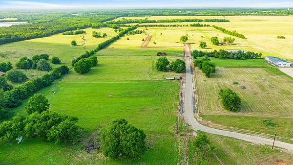 2 Acres of Residential Land for Sale in Sumner, Texas