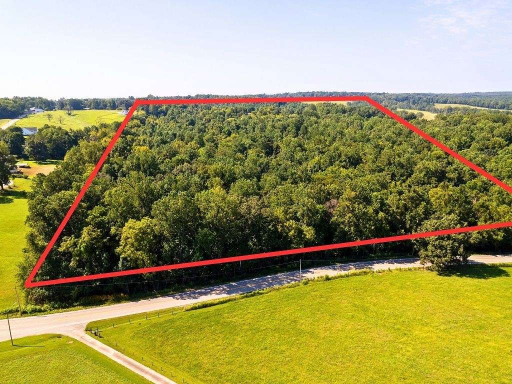 16 Acres of Land for Sale in Charlotte, Tennessee