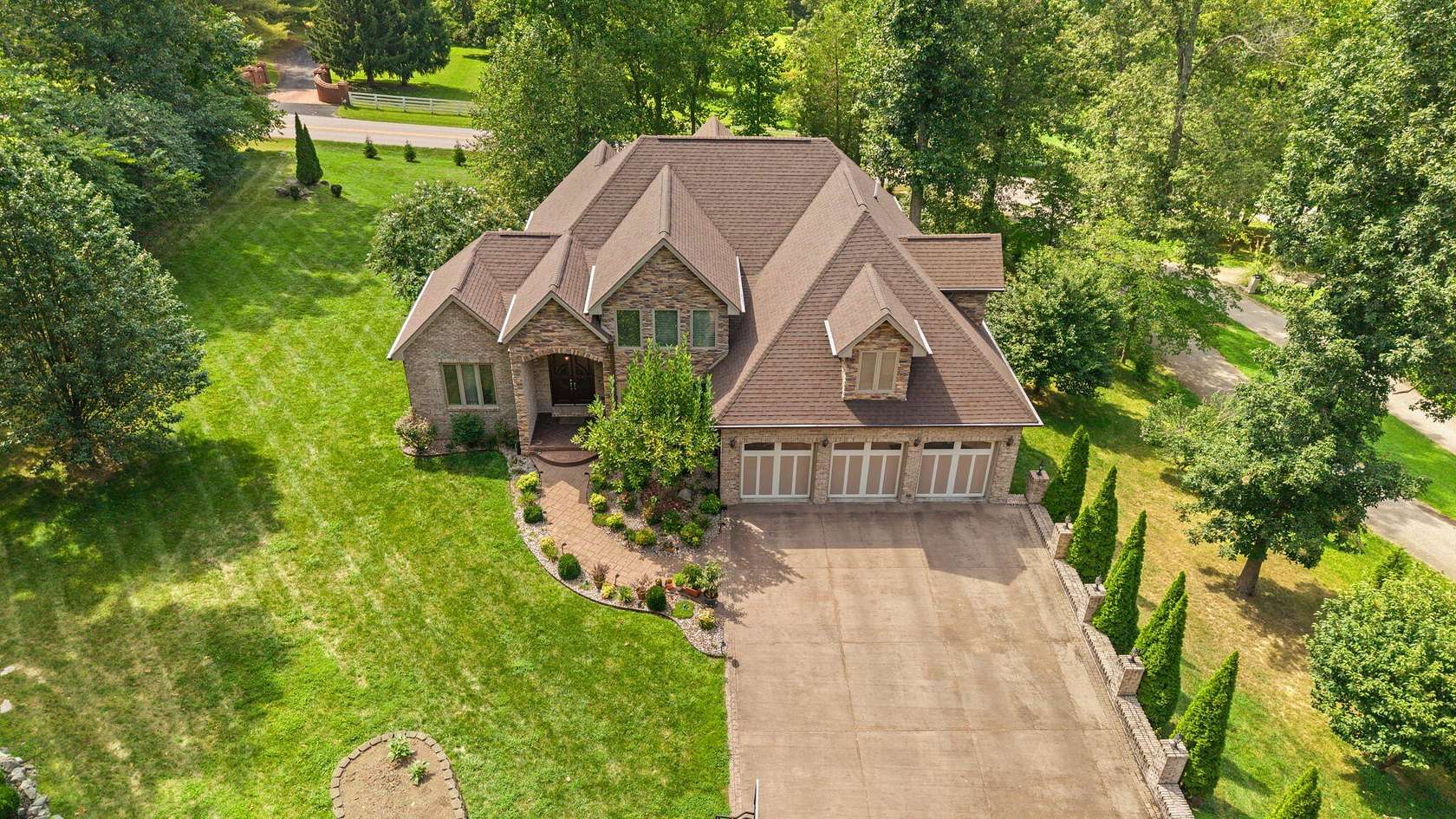 1.57 Acres of Land with Home for Sale in Somerset, Kentucky
