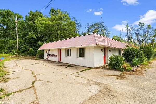 1.7 Acres of Improved Commercial Land for Sale in Mount Morris, Michigan