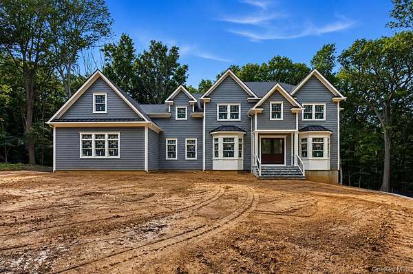 2.33 Acres of Land with Home for Sale in Head of the Harbor, New York