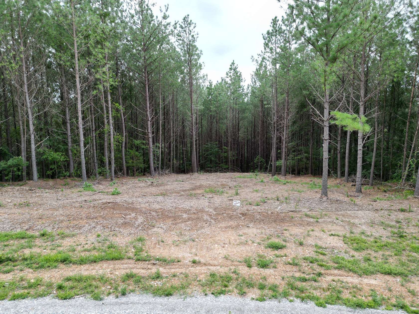 7 Acres of Residential Land for Sale in Linden, Tennessee
