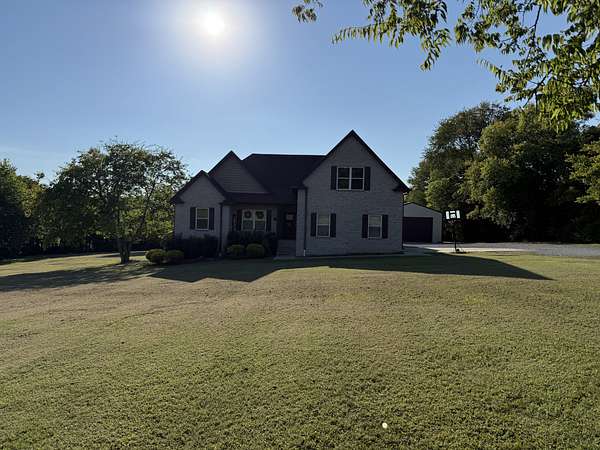 4.18 Acres of Land with Home for Sale in Bethpage, Tennessee