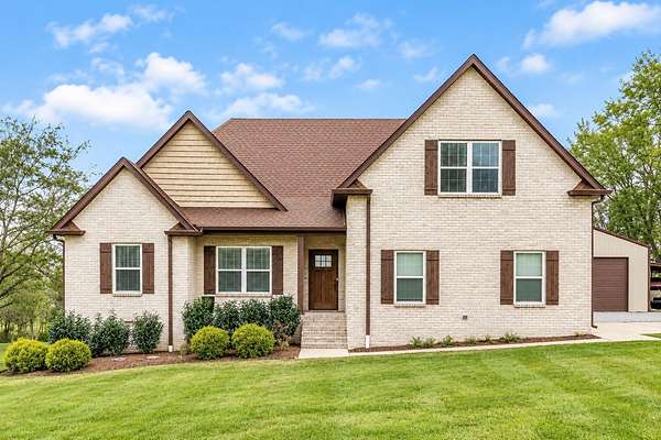 4.18 Acres of Land with Home for Sale in Bethpage, Tennessee