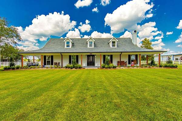 5.19 Acres of Land with Home for Sale in Houma, Louisiana