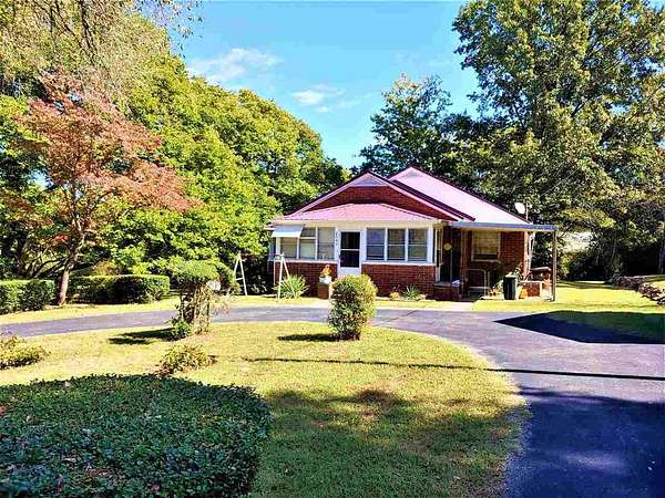 1.7 Acres of Land with Home for Lease in Jefferson City, Tennessee