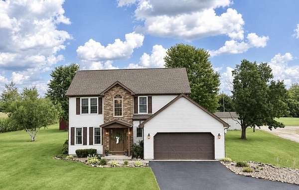 2 Acres of Land with Home for Sale in Chillicothe, Ohio