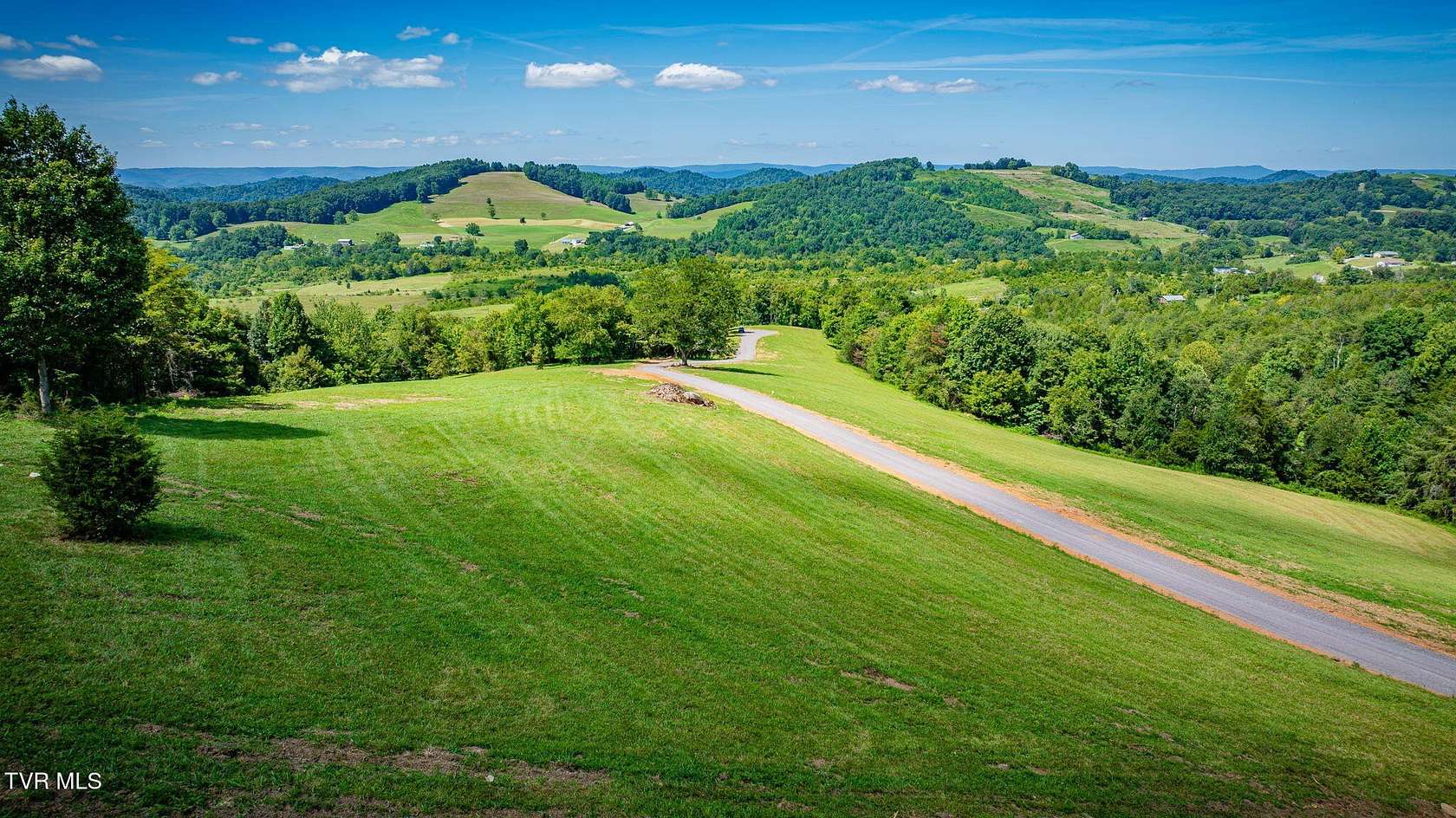7.32 Acres of Residential Land for Sale in Thorn Hill, Tennessee