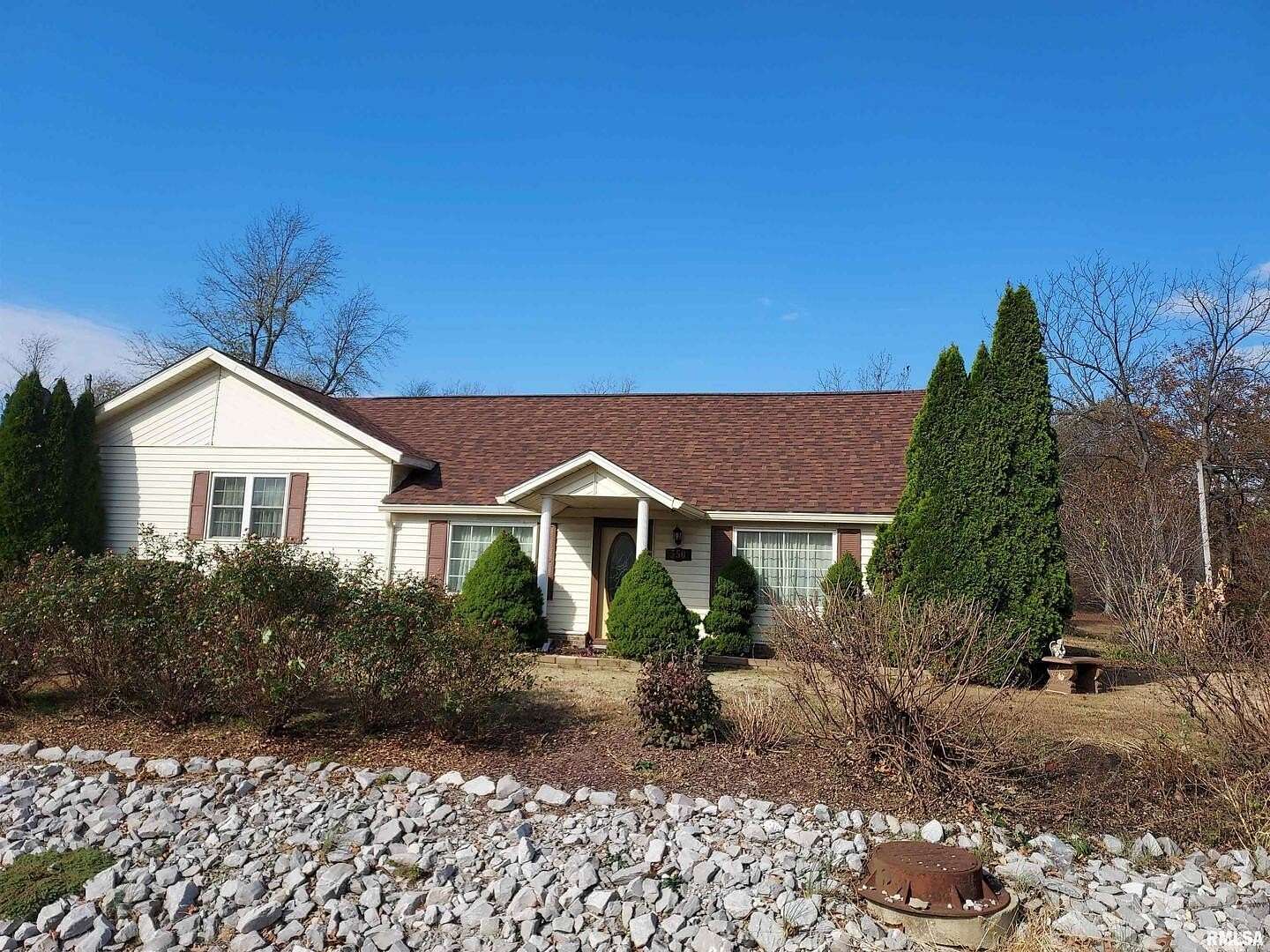 3.1 Acres of Land with Home for Sale in Olmsted, Illinois