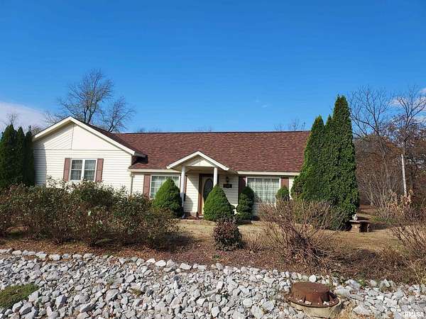 3.1 Acres of Land with Home for Sale in Olmsted, Illinois