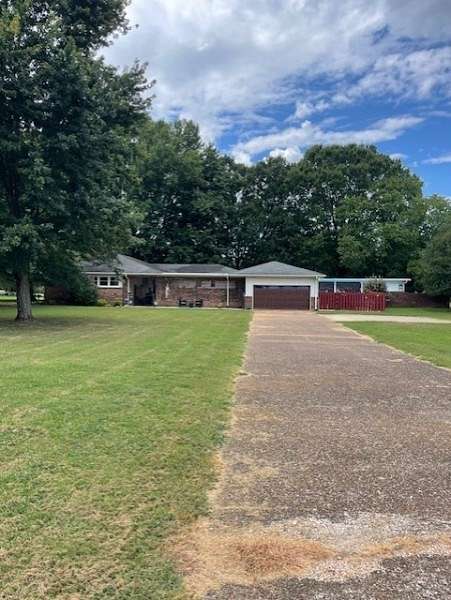 4.43 Acres of Land with Home for Sale in Lawrenceburg, Tennessee