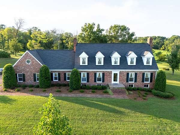 15 Acres of Land with Home for Sale in Lebanon, Tennessee