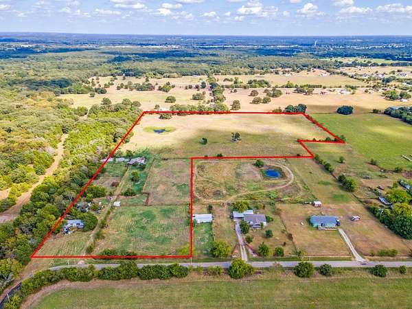 17.9 Acres of Land for Sale in Greenville, Texas