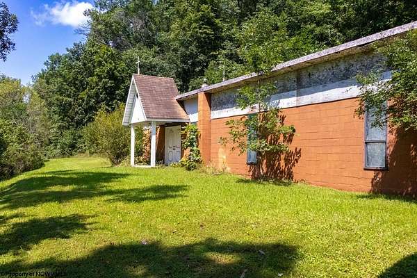 1.6 Acres of Residential Land for Sale in Hundred, West Virginia