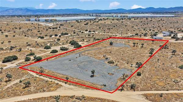 5 Acres of Residential Land for Sale in Oak Hills, California