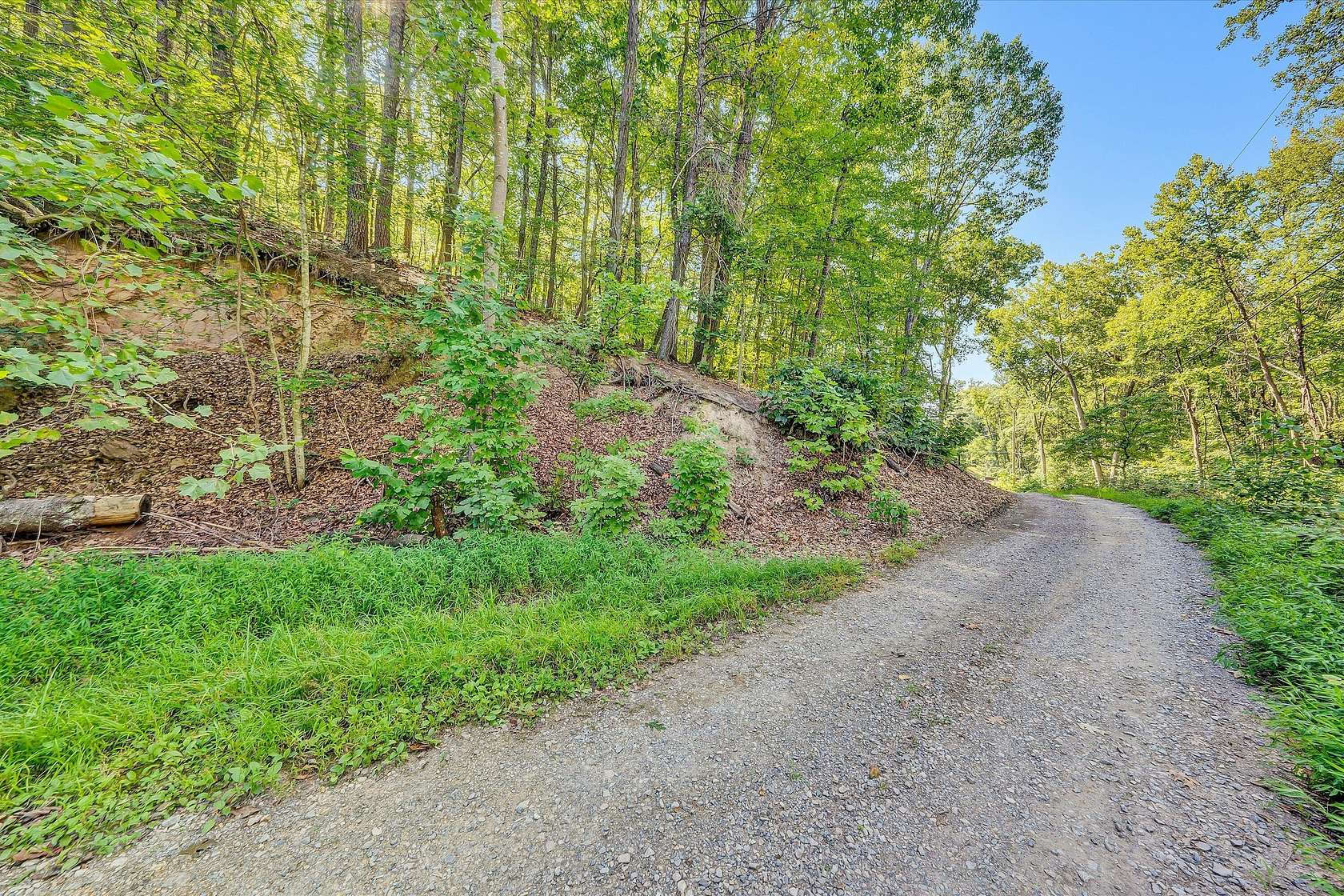 17 Acres of Recreational & Residential Land for Sale in Salem, Virginia