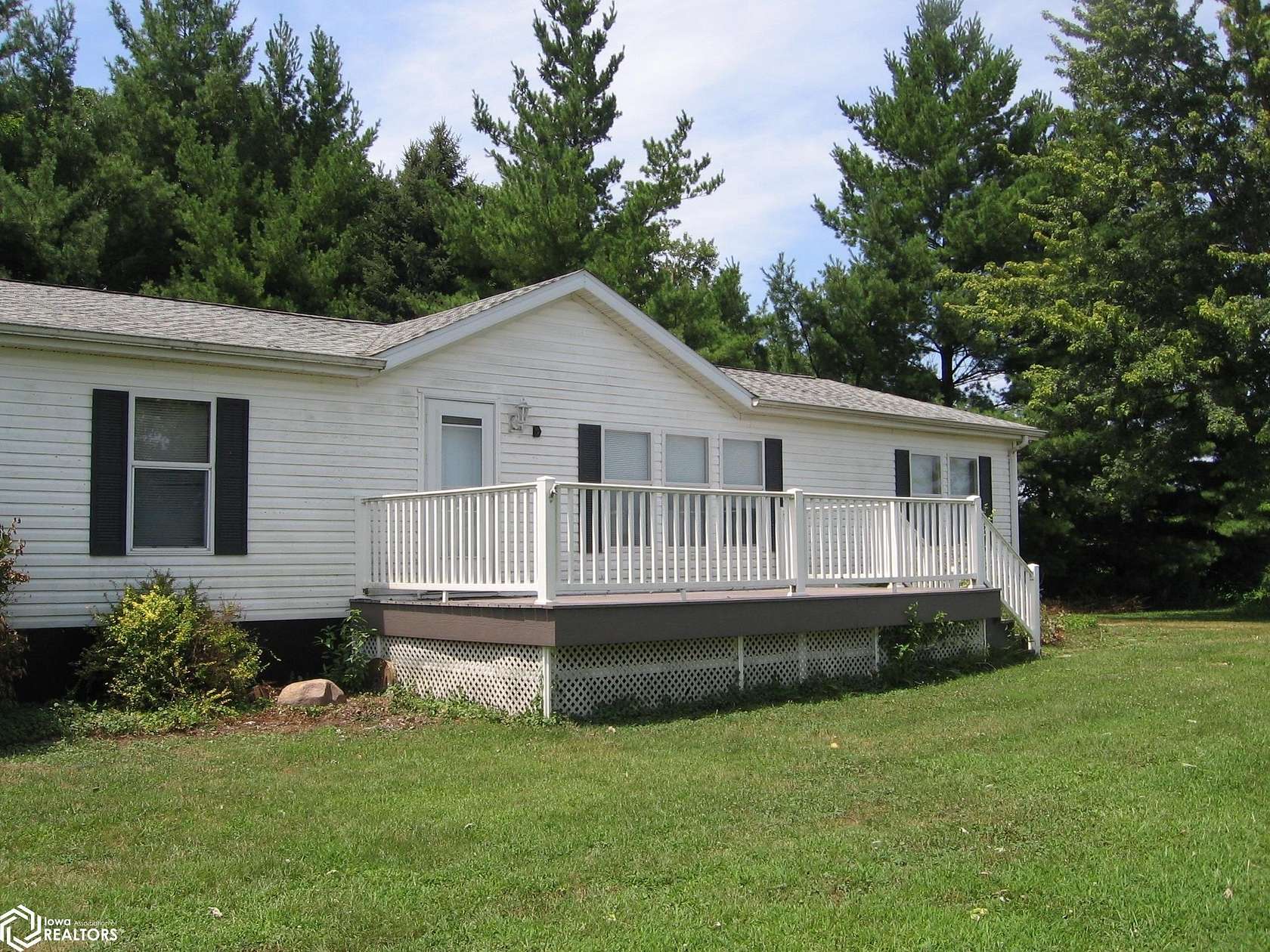 1.52 Acres of Land with Home for Sale in Keokuk, Iowa