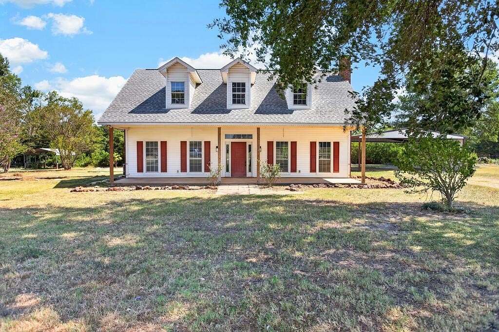 9.57 Acres of Land with Home for Sale in Crockett, Texas