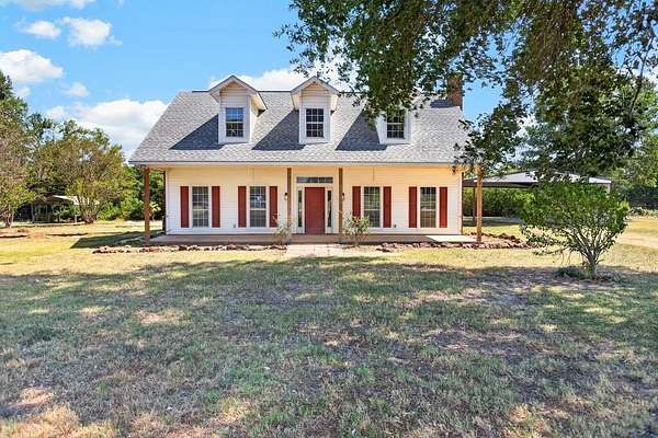 9.57 Acres of Land with Home for Sale in Crockett, Texas