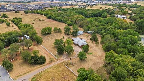 10 Acres of Residential Land for Sale in Piedmont, Oklahoma