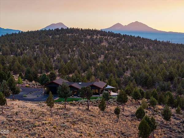 19 Acres of Recreational Land with Home for Sale in Sisters, Oregon