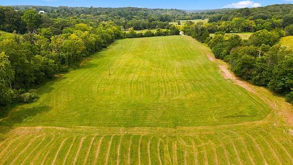 5 Acres of Land for Sale in Dickson, Tennessee