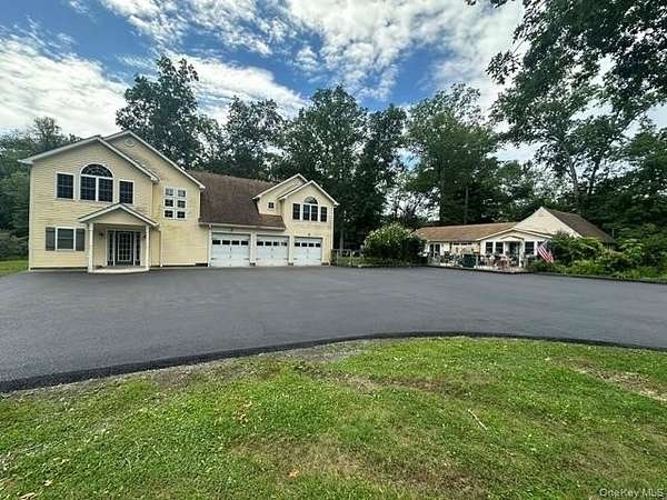 2.2 Acres of Land with Home for Lease in Gardiner, New York