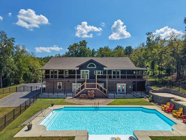 7 Acres of Land with Home for Sale in Goodlettsville, Tennessee