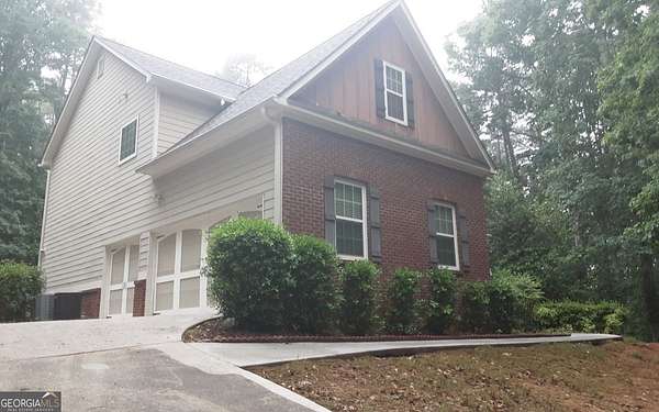 2.68 Acres of Land with Home for Lease in Loganville, Georgia