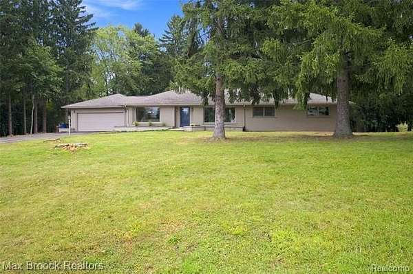 1.6 Acres of Land with Home for Sale in Bloomfield Township, Michigan