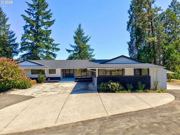 5 Acres of Land with Home for Sale in Roseburg, Oregon