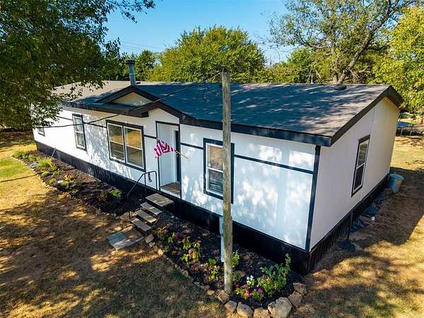 2 Acres of Land with Home for Sale in Earlsboro, Oklahoma